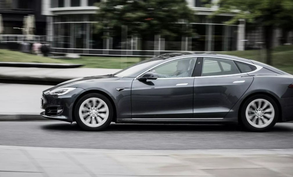 Tesla-ի սեփականատերերը մասսայաբար վաճառում են իրենց ավտոմեքենաները