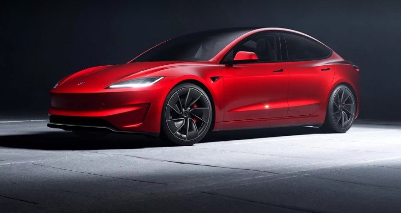 Թարմացումներ Tesla Model 3-ի համար․ ավելի մեծ էկրան և ավելի մեծ հզորություն (ֆոտո)